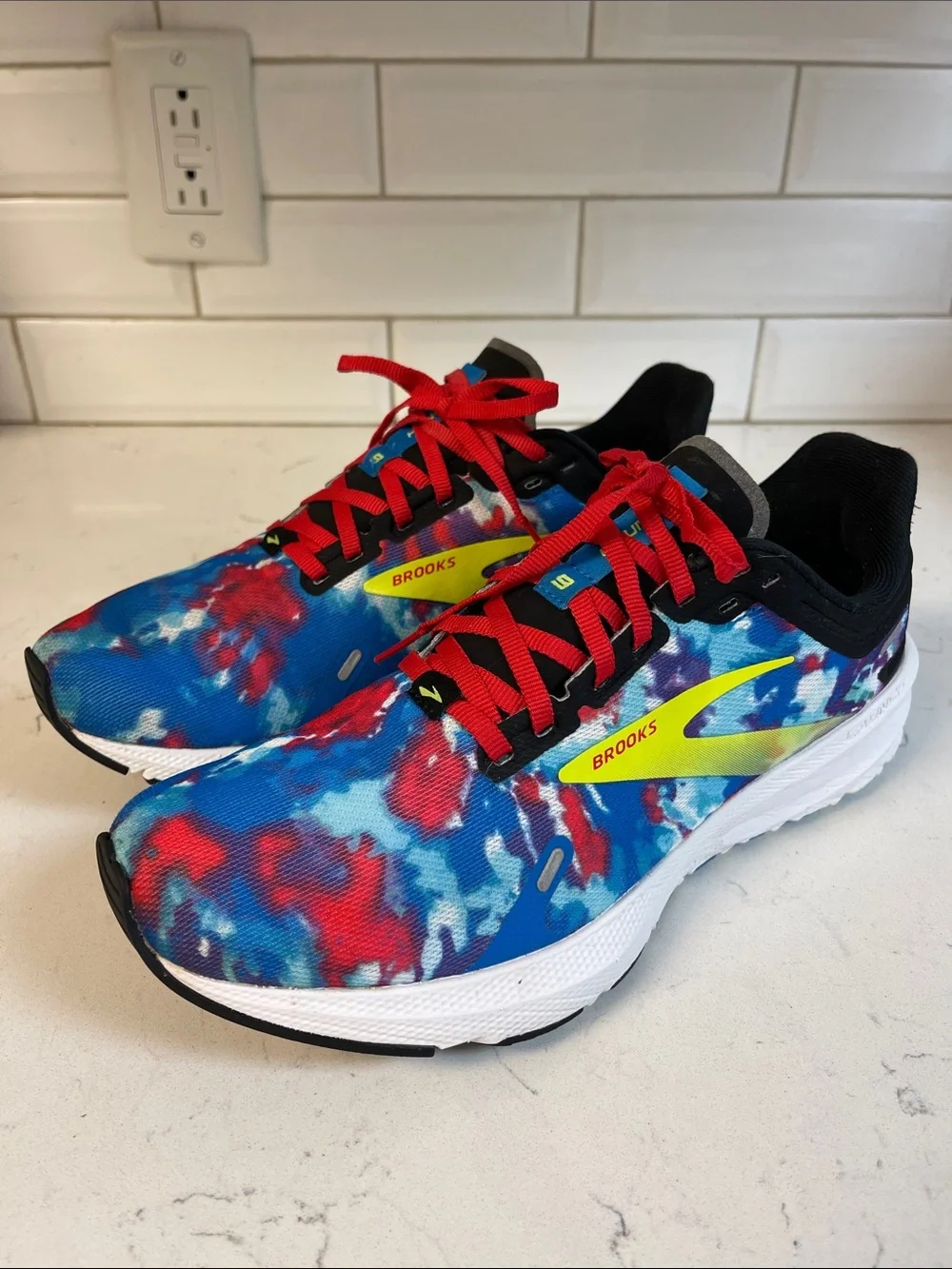 Brooks Woman’s Launch 9 'Multi Color' Tie Dye Size 10